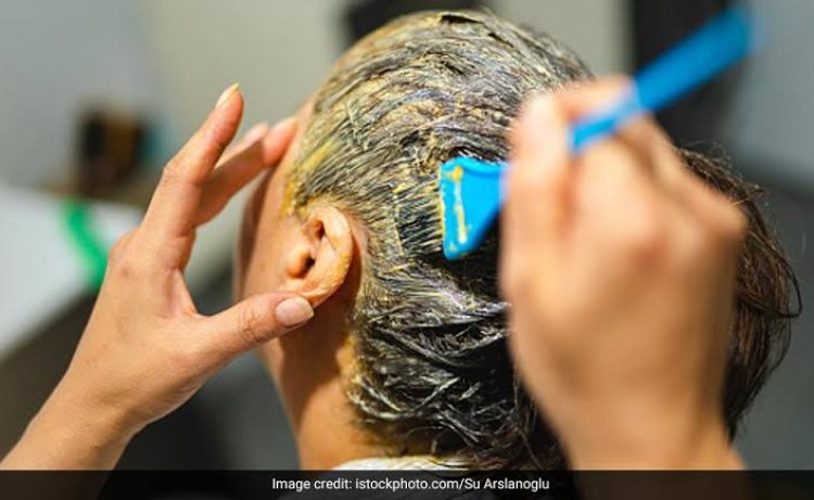 केमिकल हेयर डाई को कहें अलविदा: रसोई की इन चीजों से बालों को बनाएं प्राकृतिक रूप से काला