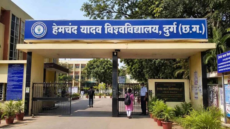 दुर्ग विवि के कुलसचिव की याचिका हाईकोर्ट ने की खारिज, पद के दुरुपयोग और वेतन राशि वसूली मामले में दर्ज है FIR