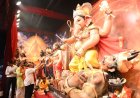 तेलीबांधा में गणेश उत्सव की भक्ति में सराबोर हुआ माहौल, विधायक पुरन्दर मिश्रा ने की भगवान गणेश की पूजा-अर्चना