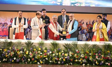 एम्स रायपुर के दीक्षांत समारोह में शामिल हुए उपराष्ट्रपति राधाकृष्णन,कहा-  छत्तीसगढ़ अतीत के अंधकार से निकलकर विकास और प्रगति के नए युग की ओर अग्रसर