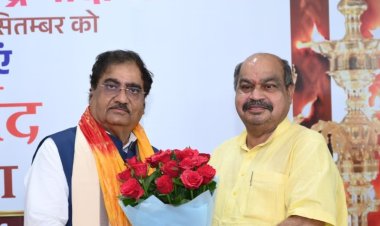 भाजपा वरिष्ठ नेता अशोक बजाज से आत्मीय भेंट कर विधायक पुरन्दर मिश्रा ने दी जन्मदिन की शुभकामनाएं