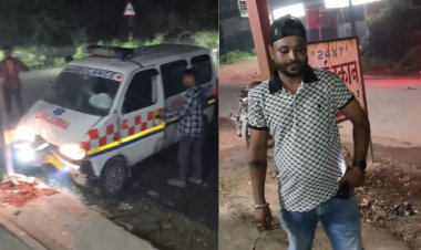 तेज रफ्तार एंबुलेंस मेडिकल स्टोर के खंभे से टकराई, चालक के नशे में होने का दावा