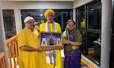 चातुर्मास के पावन अवसर पर रावतपुरा सरकार के दर्शन कर पुरन्दर मिश्रा ने लिया आशीर्वाद