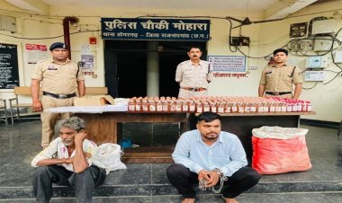 मोहरा और डोंगरगढ़ में अवैध शराब पर पुलिस की बड़ी कार्रवाई: भारी मात्रा में शराब और महुआ लाहन जब्त