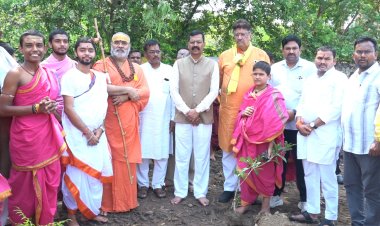 मंत्रोच्चार और भक्ति से गूंजा शंकराचार्य आश्रम,महात्रिपुर सुंदरी का अनेक द्रव्यों से हुआ अर्चन