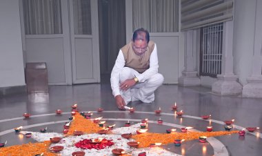 प्रधानमंत्री नरेंद्र मोदी के जन्मदिवस पर मुख्यमंत्री विष्णुदेव साय ने अपने निवास पर जलाया ‘आशीर्वाद का दीया’