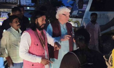 आरंग में मंत्री गुरु खुशवंत साहेब की संवेदनशीलता : कार्यक्रम में हुई देरी तो छात्राओं को सुरक्षित घर पहुंचाने बसों का कराया इंतज़ाम