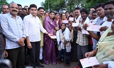 सरकार बाढ़ प्रभावित परिवार को करेगी हरसंभव मदद :  मंत्री टंकराम वर्मा