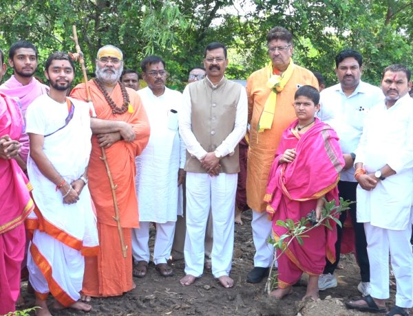 मंत्रोच्चार और भक्ति से गूंजा शंकराचार्य आश्रम,महात्रिपुर सुंदरी का अनेक द्रव्यों से हुआ अर्चन