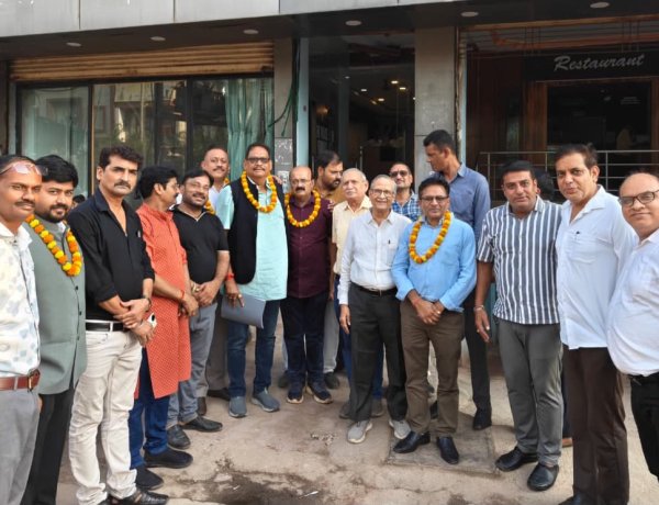 प्रदेश चेयरमेन विक्रम सिंह देव एवं प्रदेश अध्यक्ष परमानंद जैन के नेतृत्व में व्यापारियों के साथ हुई बैठक