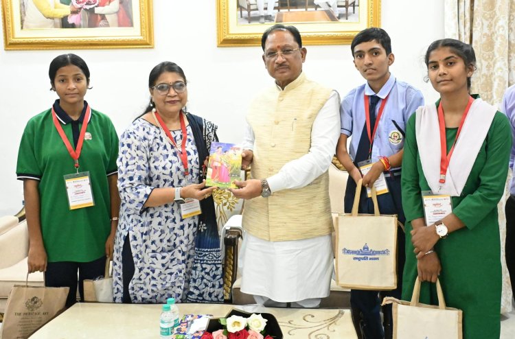 राष्ट्रपति द्रौपदी मुर्मु से संवाद के अनुभव विद्यार्थियों ने मुख्यमंत्री साय के साथ किए साझा