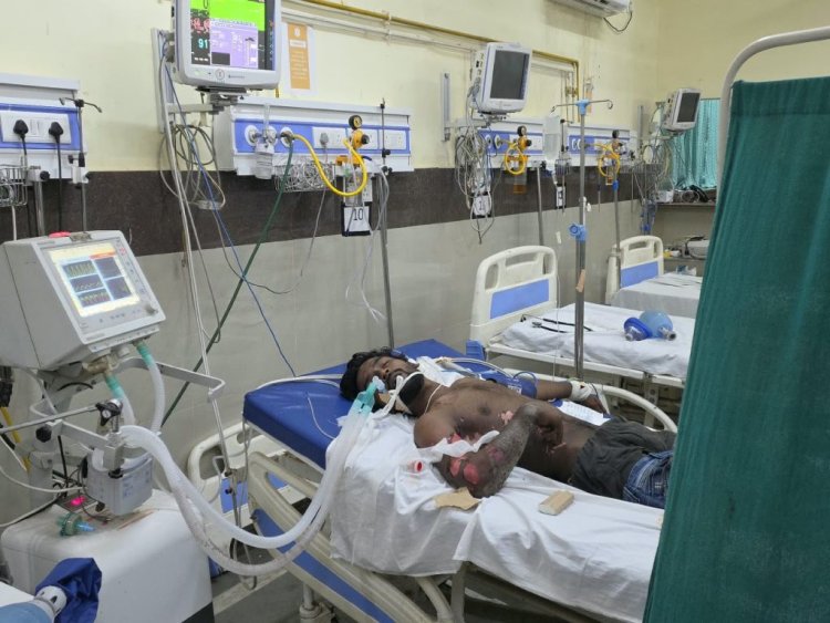 जन्माष्टमी पर मटकी बांधते समय हादसा: हाई टेंशन तार की चपेट में आकर युवक झुलसा