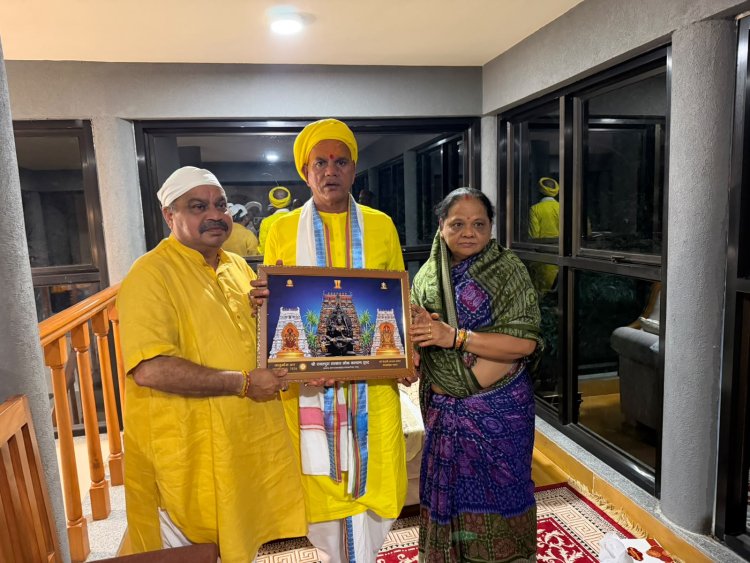 चातुर्मास के पावन अवसर पर रावतपुरा सरकार के दर्शन कर पुरन्दर मिश्रा ने लिया आशीर्वाद