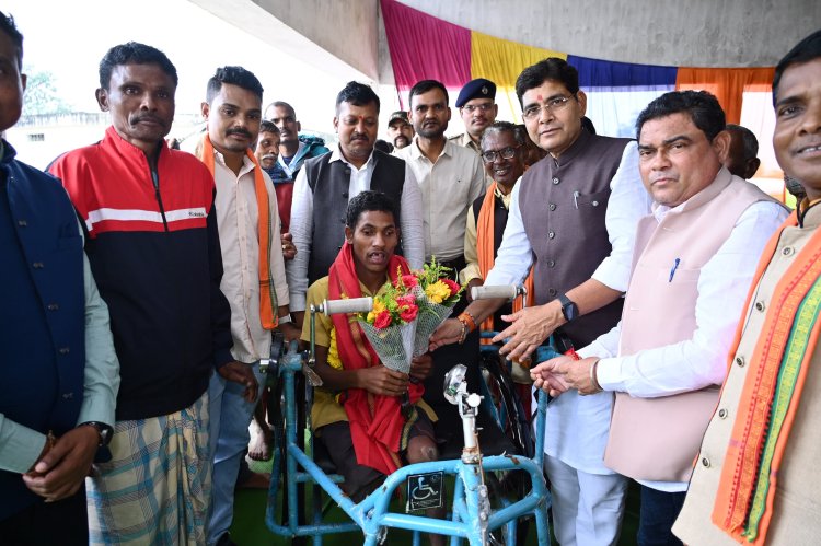 बदरेंगा की जनचौपाल में पहुंचे कैबिनेट मंत्री टंकराम वर्मा और विधायक विनायक गोयल,हितग्राहियों को मिला योजनाओं का लाभ