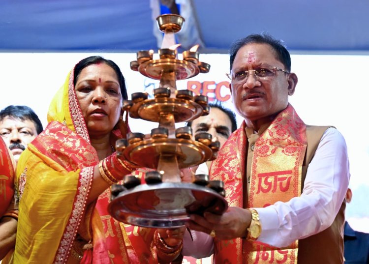 सवा लाख ‘आशीर्वाद के दीपों’ से जगमगाया खारुन तट, प्रधानमंत्री नरेंद्र मोदी के स्वस्थ और दीर्घायु जीवन के लिए हुई महाआरती
