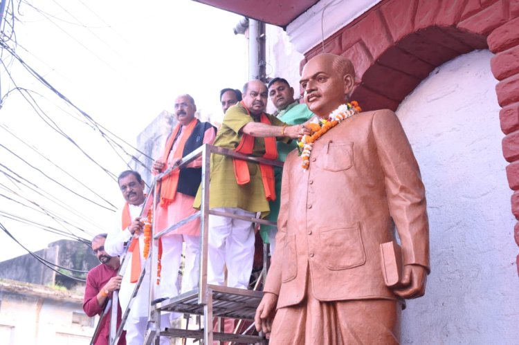 नशामुक्त समाज के संकल्प के साथ तीसरे दिन भी जारी रही विधायक पुरन्दर मिश्रा की जनजागरण पदयात्रा