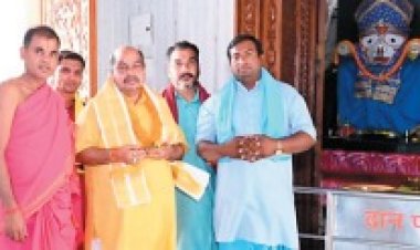 जय जगन्नाथ...पुरंदर मिश्रा को  बधाई देने उमड़ी भीड़