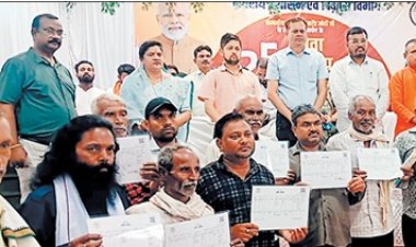 पाटन शिविर में नेत्रदान का ऐलान करने वालों का कमिश्नर, कलेक्टर ने किया सम्मान