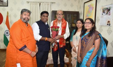 राज्यपाल डेका से कामधेनु विश्वविद्यालय के कार्य परिषद सदस्यों ने की भेंट  