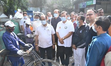 उप मुख्यमंत्री अरुण साव निकले स्कूटी पर, शहर भ्रमण कर सफाई और निर्माण कार्यों का किया निरीक्षण