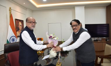 राज्यपाल रमेन डेका से राज्य नीति आयोग के उपाध्यक्ष गणेश शंकर मिश्रा ने की सौजन्य भेंट