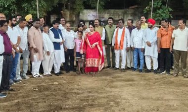 बीटीआई मैदान में लगी आठ पोल की फ्लड लाइट, महापौर मीनल चौबे सहित जनप्रतिनिधियों ने किया लोकार्पण