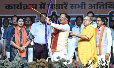 मुख्यमंत्री साय ने रायपुर के ऐतिहासिक डब्ल्यूआरएस मैदान में किया रावण, कुंभकर्ण और मेघनाद के पुतलों का दहन