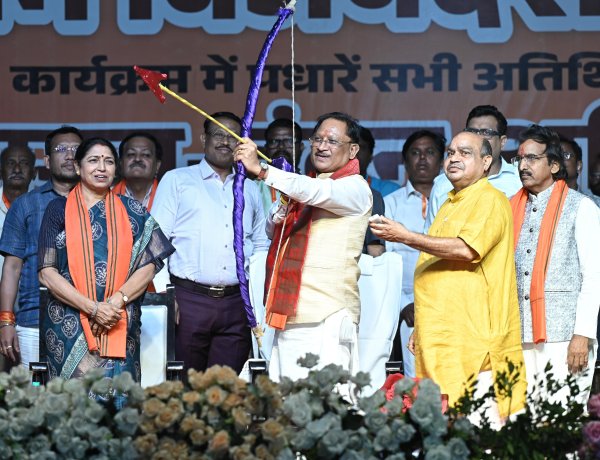 मुख्यमंत्री साय ने रायपुर के ऐतिहासिक डब्ल्यूआरएस मैदान में किया रावण, कुंभकर्ण और मेघनाद के पुतलों का दहन