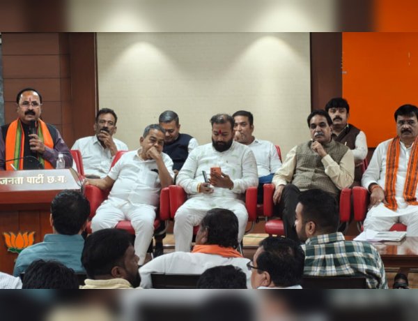 "लोकतंत्र बचाओ, अराजकता हटाओ” रैली की तैयारियां, भाजपा जिला रायपुर की हुई महत्वपूर्ण बैठक
