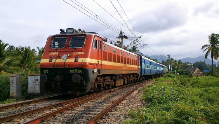 छत्तीसगढ़ से गुजरने वाली 6 एक्सप्रेस ट्रेनें रद्द: चक्रधरपुर मंडल में नॉन-इंटरलॉकिंग कार्य के चलते 7 से 17 दिसंबर तक प्रभावित रहेंगी रेल सेवाएं