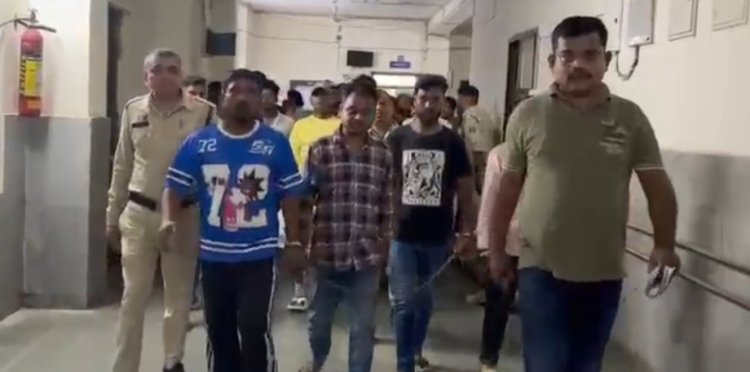 झांकी में डीजे बंद कराने पहुंची पुलिस से हुई थी झूमाझटकी,4 आरोपी गिरफ्तार
