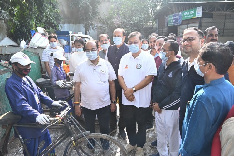 उप मुख्यमंत्री अरुण साव निकले स्कूटी पर, शहर भ्रमण कर सफाई और निर्माण कार्यों का किया निरीक्षण