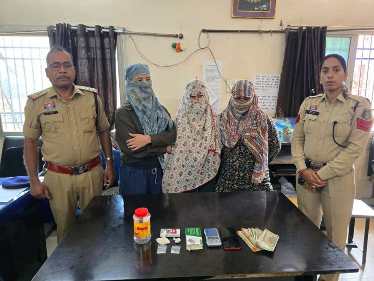 रायपुर के सैलून में MDMA ड्रग्स मिलने से हड़कंप, 2 महिलाएं और ट्रांसजेंडर गिरफ्तार