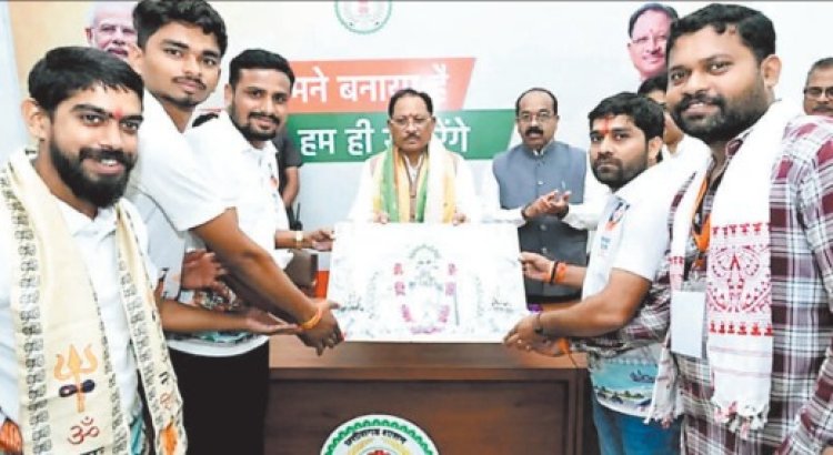 जन सेवा संकल्प यात्रा पूरी करने  वालों का सीएम ने किया सम्मान
