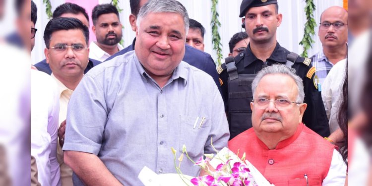 डॉ. रमन सिंह का अनुभव और मार्गदर्शन छत्तीसगढ़ के विकास एवं जनसेवा के लिए अमूल्य : मंत्री राजेश अग्रवाल